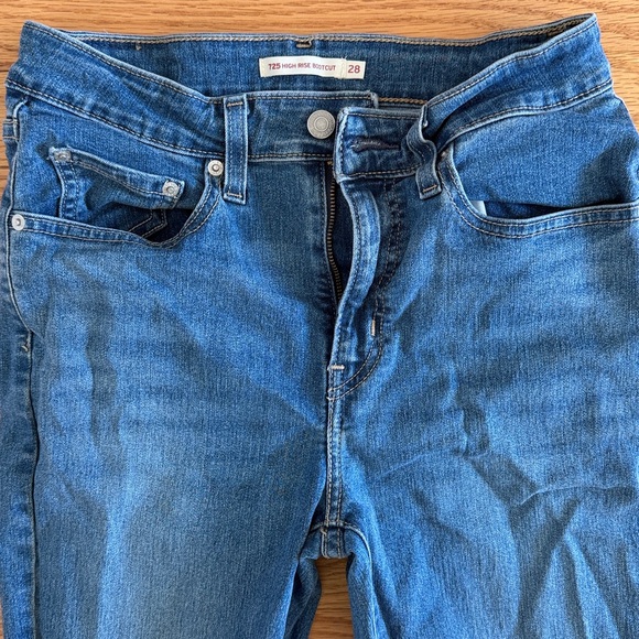 Levis High Rise Bootcut - 28 - Picture 3 of 7